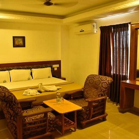 Hotel Palacial Pondi Pondicherry Exterior photo